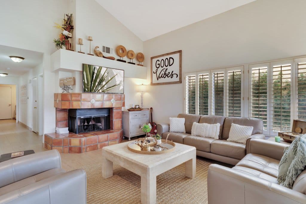 Contemporary Remodeled Villa near LQ Resort