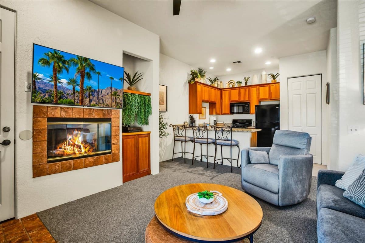 Refreshed 1BR Villa- Steps to Old Town La Quinta!