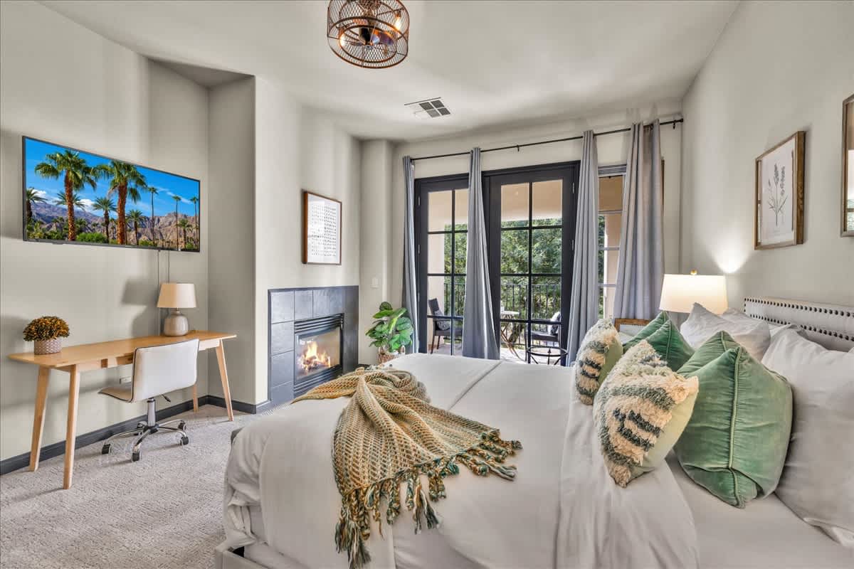 Tranquil Upstairs Studio with Premium Views #B